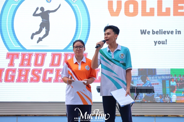 Học sinh lớp 10 Trường THPT Thủ Đức sẵn sàng cho năm học mới rực rỡ- Ảnh 3.
