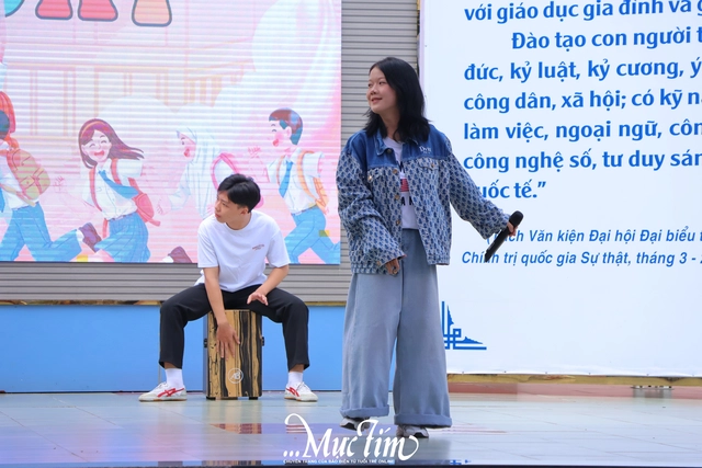 Học sinh lớp 10 Trường THPT Thủ Đức sẵn sàng cho năm học mới rực rỡ- Ảnh 7.