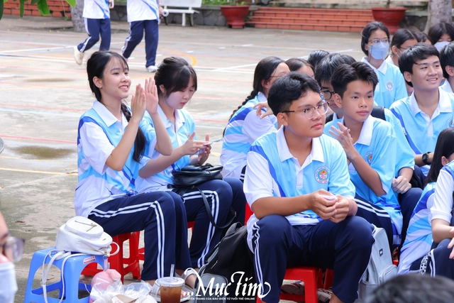 Học sinh lớp 10 Trường THPT Thủ Đức sẵn sàng cho năm học mới rực rỡ- Ảnh 10.