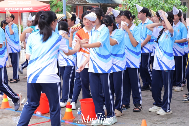 Học sinh lớp 10 Trường THPT Thủ Đức sẵn sàng cho năm học mới rực rỡ- Ảnh 19.
