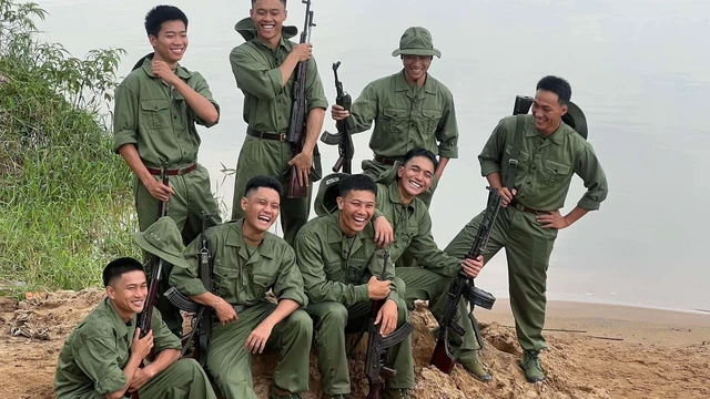Đình Khang – cậu em út ‘nhỏ nhưng gan đánh giặc không nhỏ’ trong phim Mưa đỏ- Ảnh 5.