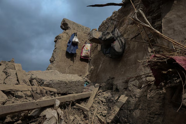 Afghanistan airdrops commandos to rescue earthquake survivors- Ảnh 6. Afghanistan airdrops commandos to rescue earthquake survivors- Ảnh 6.