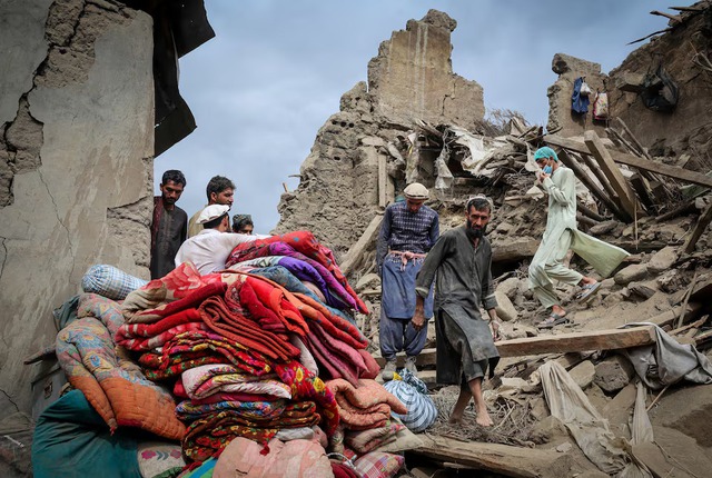 Afghanistan airdrops commandos to rescue earthquake survivors- Ảnh 1. Afghanistan airdrops commandos to rescue earthquake survivors- Ảnh 1.