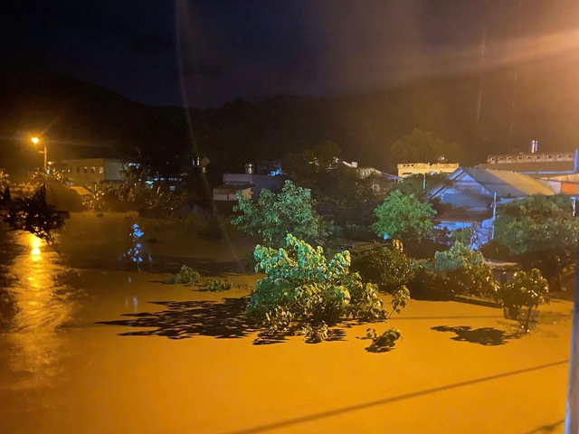 Hà Nội giao thông hỗn loạn; Lũ ở Hà Giang cao nhất 30 năm - Ảnh 3.