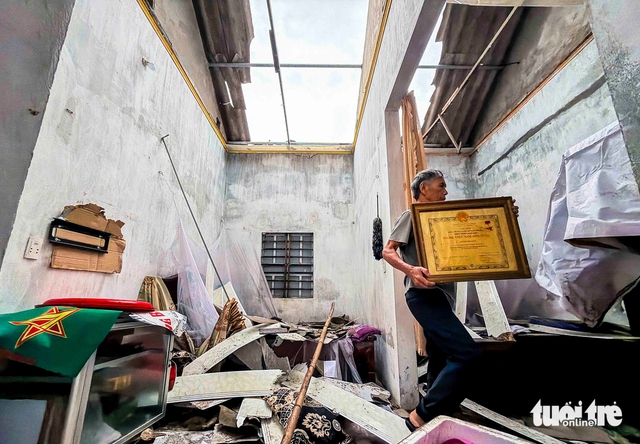 Storm Bualoi leaves 19 dead, 13 missing, widespread destruction in Vietnam - Ảnh 1.