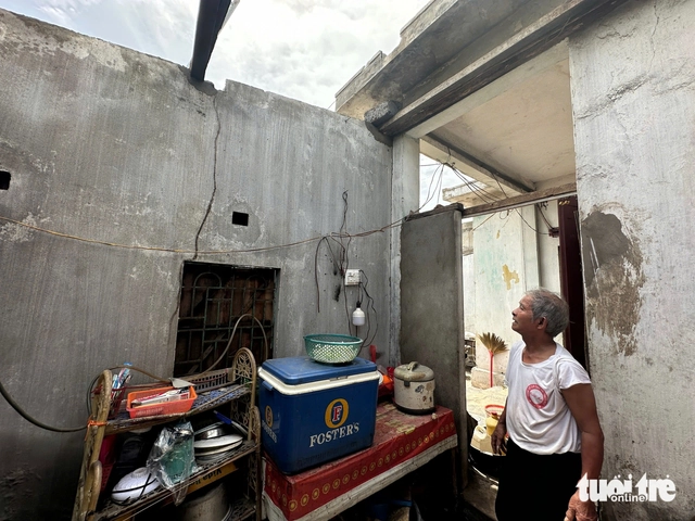 Thủy điện Tuyên Quang mở tất cả 8 cửa xả, khẩn trương tìm 4 người bị vùi lấp - Ảnh 1.