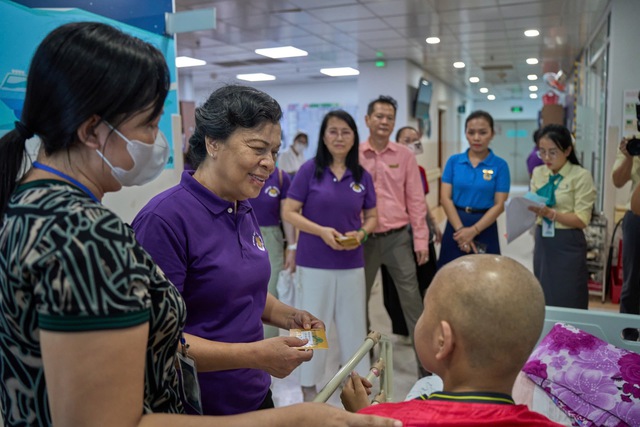 Trung thu mơ ước 2025: san sẻ yêu thương cùng bệnh nhi Bệnh viện Nhi đồng TP.HCM - Ảnh 4.