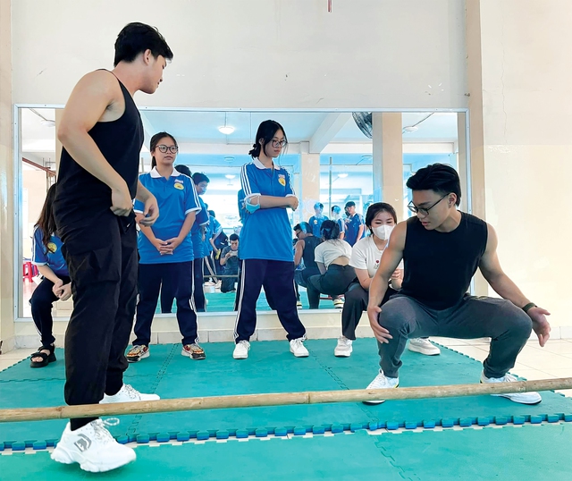 Những chú 'kiến càng mạnh mẽ của Trường THPT Nguyễn Hiền - Ảnh 3.