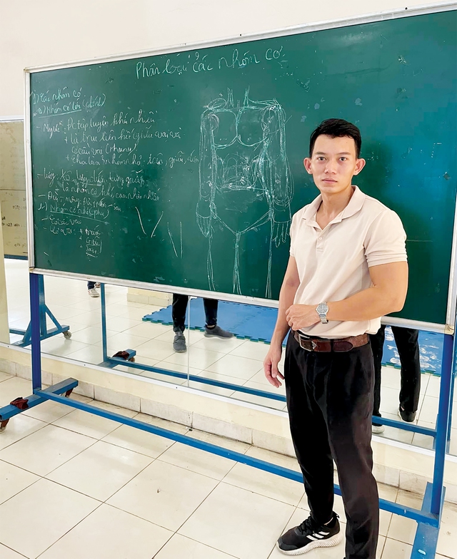 Những chú 'kiến càng mạnh mẽ của Trường THPT Nguyễn Hiền - Ảnh 2.