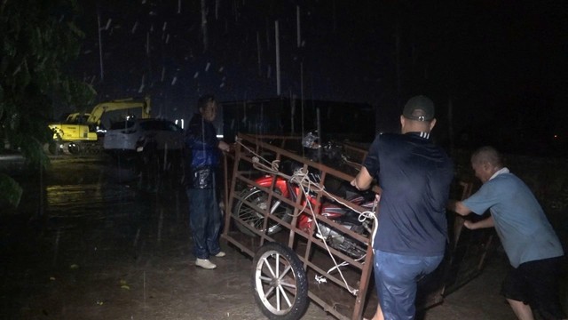 Red River flood in northern Vietnam surges 2.6m in 4 hours, residents evacuated - Ảnh 2.