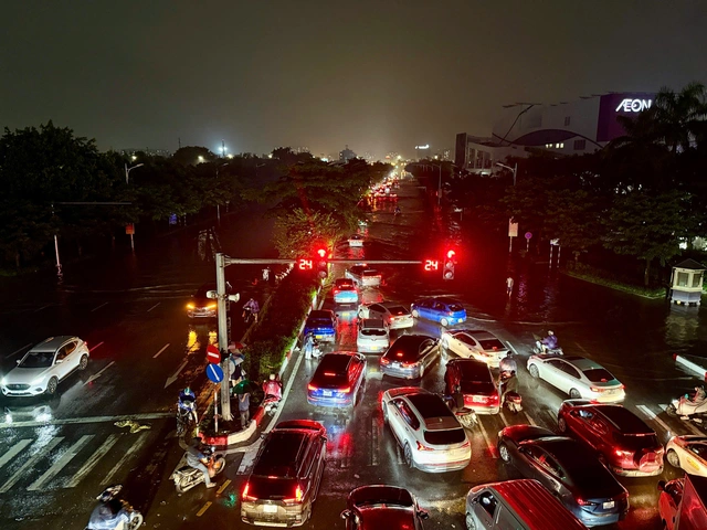 Hà Nội giao thông hỗn loạn; Lũ ở Hà Giang cao nhất 30 năm - Ảnh 2.
