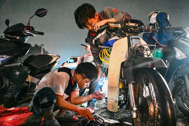 Hà Nội giao thông hỗn loạn; Lũ ở Hà Giang cao nhất 30 năm - Ảnh 5.