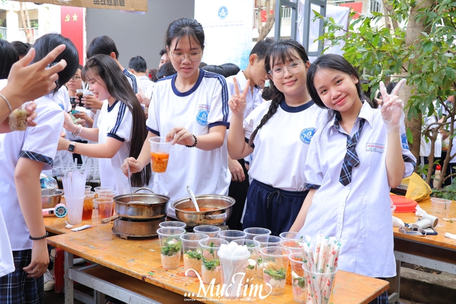 Trường THPT Trần Văn Giàu chào đón em út 2k10 gia nhập đại gia đình thân yêu - Ảnh 7.