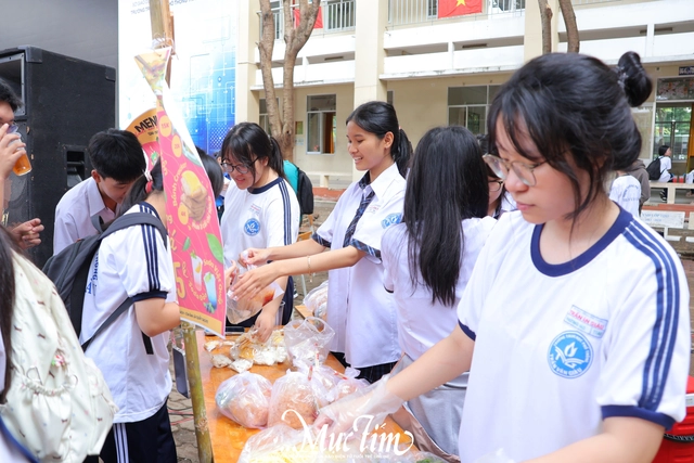 Trường THPT Trần Văn Giàu chào đón em út 2k10 gia nhập đại gia đình thân yêu - Ảnh 8.