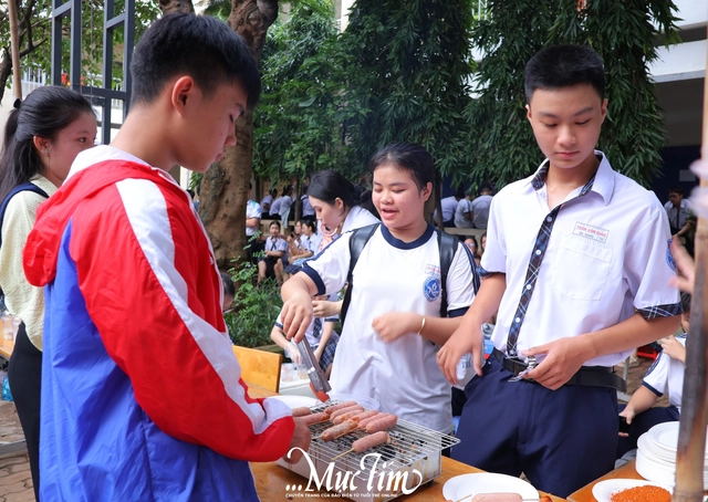 Trường THPT Trần Văn Giàu chào đón em út 2k10 gia nhập đại gia đình thân yêu - Ảnh 9.