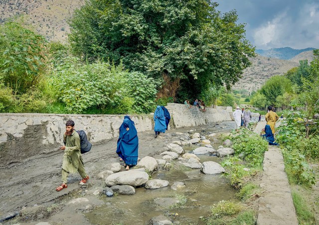 Afghanistan earthquake death toll tops 2,200, survivors face aid crunch- Ảnh 3. Afghanistan earthquake death toll tops 2,200, survivors face aid crunch- Ảnh 3.