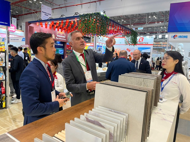 Over 450 international buyers seek partnerships at Vietnam sourcing event- Ảnh 1.