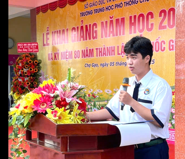 Các Trường THPT tỉnh Đồng Tháp nhận niềm vui tại lễ khai giảng - Ảnh 5.
