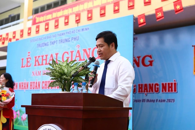 Nhiều trường tại TP.HCM nhận Huân chương Lao động ngày khai giảng năm học 2025 - 2026- Ảnh 3.