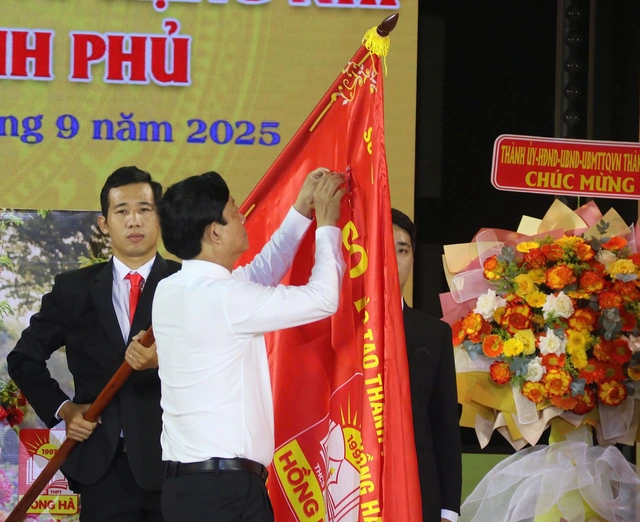 Nhiều trường tại TP.HCM nhận Huân chương Lao động ngày khai giảng năm học 2025 - 2026- Ảnh 6.