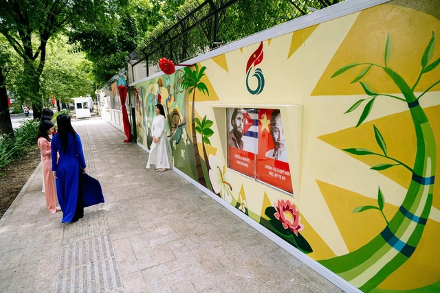 Cuban Consulate General inaugurates student-drawn mural in Ho Chi Minh City- Ảnh 4. Cuban Consulate General inaugurates student-drawn mural in Ho Chi Minh City- Ảnh 4.