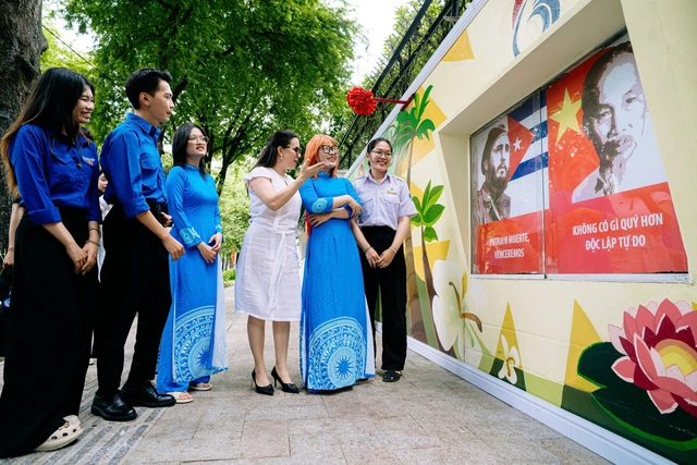 Cuban Consulate General inaugurates student-drawn mural in Ho Chi Minh City- Ảnh 6. Cuban Consulate General inaugurates student-drawn mural in Ho Chi Minh City- Ảnh 6.