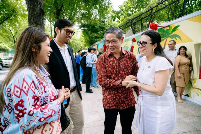 Cuban Consulate General inaugurates student-drawn mural in Ho Chi Minh City- Ảnh 7. Cuban Consulate General inaugurates student-drawn mural in Ho Chi Minh City- Ảnh 7.