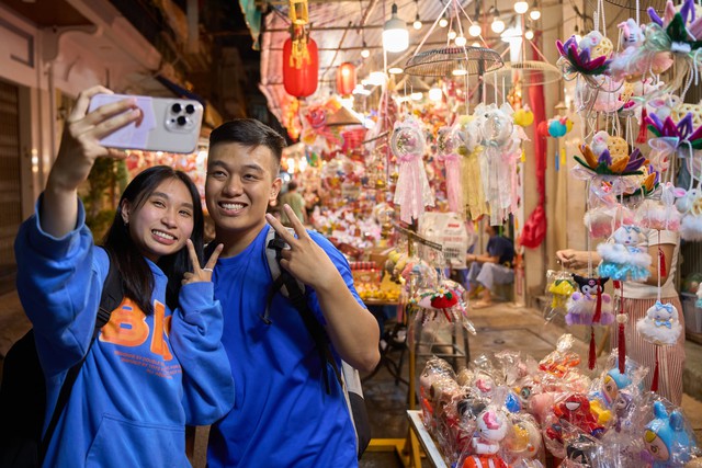 Check-in sớm phố lồng đèn Lương Nhữ Học đón Trung thu- Ảnh 1.