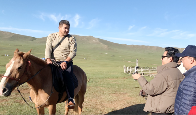 Mongolian tour guide keeps Vietnam close to heart while chasing medical dream- Ảnh 1. Mongolian tour guide keeps Vietnam close to heart while chasing medical dream- Ảnh 1.