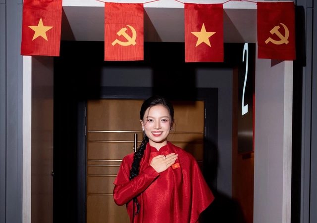 Điều ít ai biết về Hạ Anh, bóng hồng duy nhất trong phim Mưa đỏ - Ảnh 1.