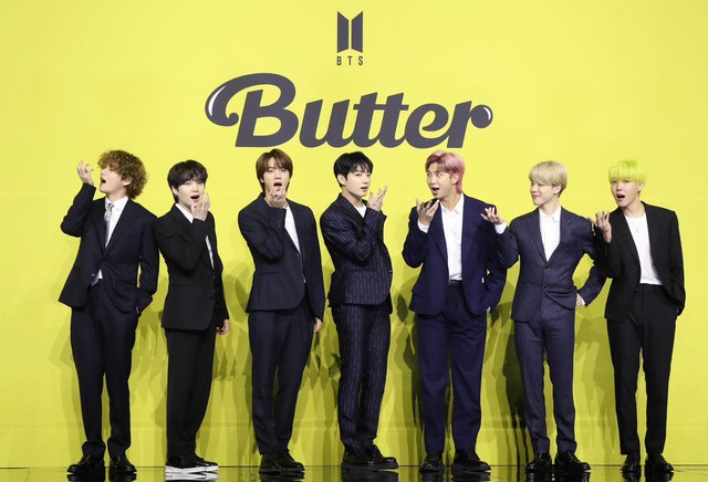 Golden đứng đầu Billboard, vượt mặt thành tích của BTS - Ảnh 2.