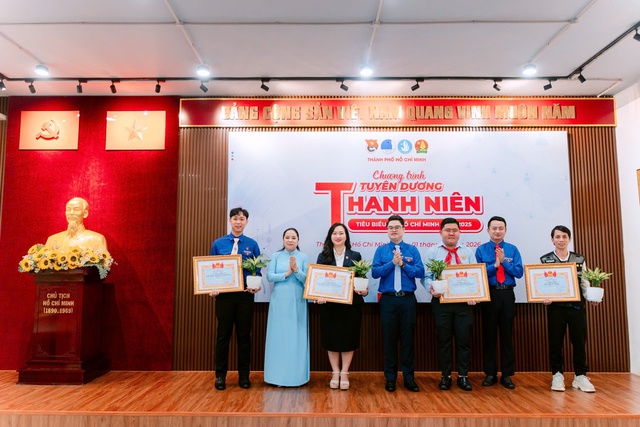Tuyên dương 12 Công dân trẻ tiêu biểu TP.HCM năm 2025- Ảnh 11. Tuyên dương 12 Công dân trẻ tiêu biểu TP.HCM năm 2025- Ảnh 11.