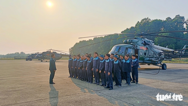 Vietnam military deploys helicopters to secure upcoming 14th National Party Congress- Ảnh 1.