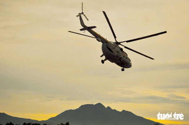 Vietnam military deploys helicopters to secure upcoming 14th National Party Congress- Ảnh 2.