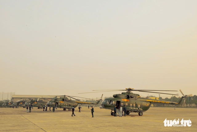 Vietnam military deploys helicopters to secure upcoming 14th National Party Congress- Ảnh 3.
