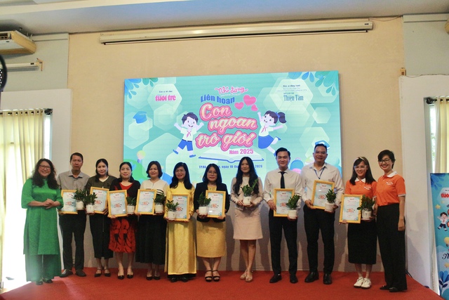 Tự hào khi học trò được tuyên dương Con ngoan trò giỏi - Ảnh 3.