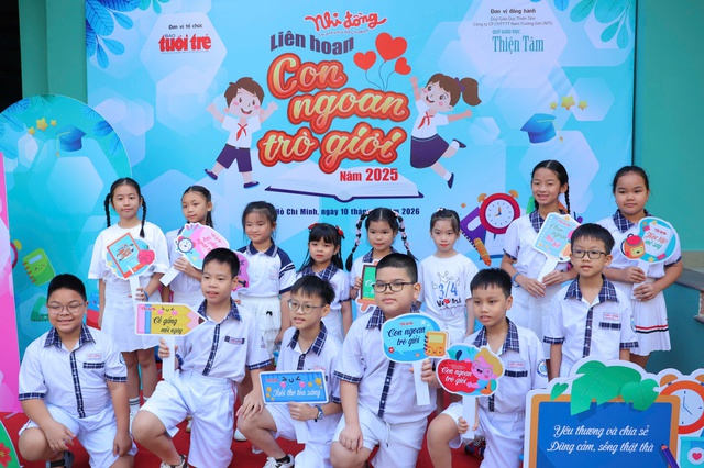 150 bông hoa khoe sắc tại liên hoan Con ngoan trò giỏi - Ảnh 1.