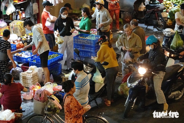 Overcharging foreigners: A habit Vietnam must leave behind- Ảnh 2.