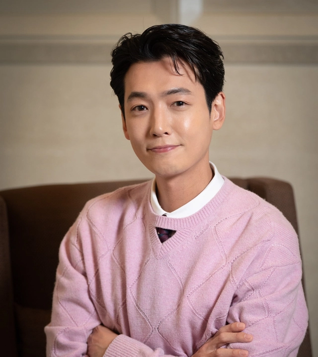 'Cá hố' Jung Kyung Ho: Sức hút từ diễn xuất và chuyện tình 14 năm- Ảnh 1.
