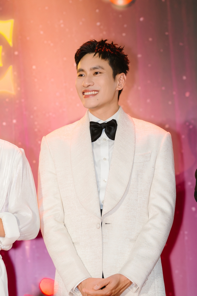 Hai ba con Kiều Minh Tuấn, Hạo Khang bật khóc khi xem ‘Con kể ba nghe’  - Ảnh 2.