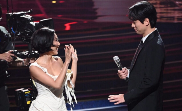 Hwasa vượt BTS, đứng vị trí thứ 3 trong lịch sử nhạc số Hàn Quốc- Ảnh 1.