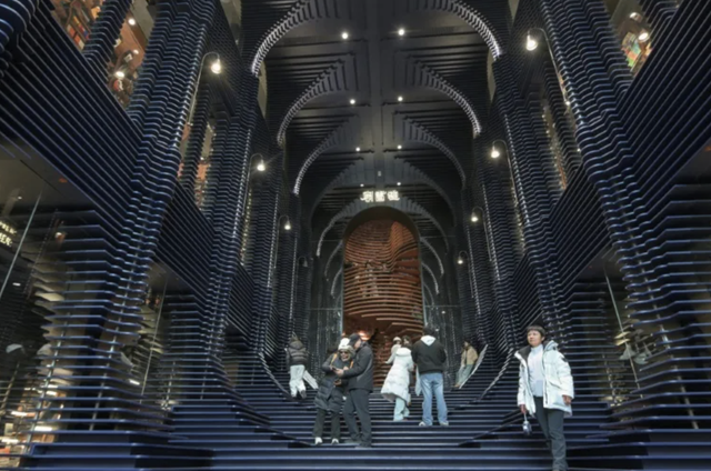 Novel concept: China's spellbinding bookstores draw selfie snappers  - Ảnh 3.