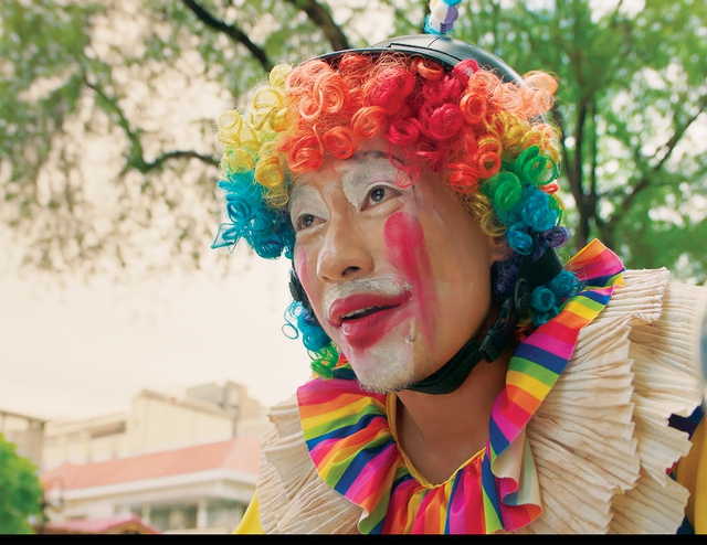 Kiều Minh Tuấn giảm 26kg để làm nghệ sĩ xiếc - Ảnh 1.