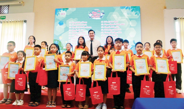 Giải mã 'sức nóng' của từ khóa Con ngoan trò giỏi - Ảnh 1.