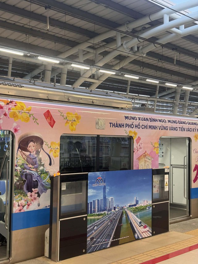 Làm quen họa sĩ vẽ tranh minh họa xuất hiện trên đoàn tàu metro- Ảnh 3.