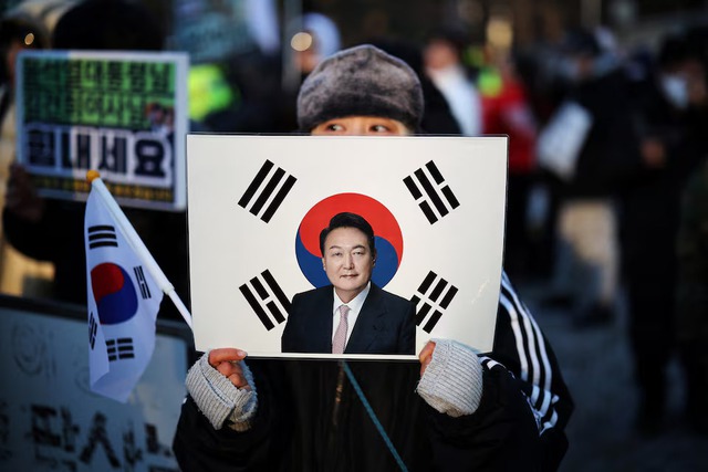 South Korea's ex-president Yoon given 5-year jail term in first ruling over martial law- Ảnh 5.
