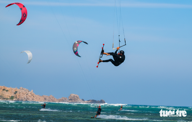 Vietnam’s Khanh Hoa hosts int’l kiteboarding event to boost beach tourism- Ảnh 4.