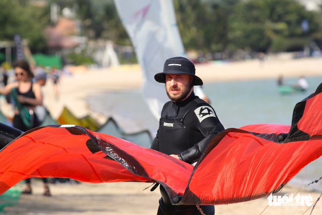 Vietnam’s Khanh Hoa hosts int’l kiteboarding event to boost beach tourism- Ảnh 6.