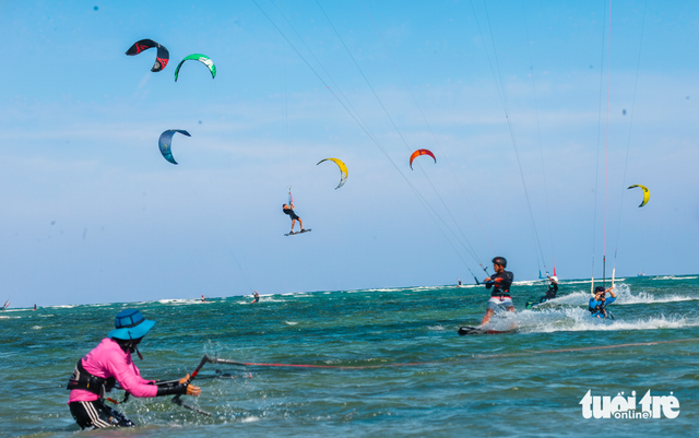 Vietnam’s Khanh Hoa hosts int’l kiteboarding event to boost beach tourism- Ảnh 3.