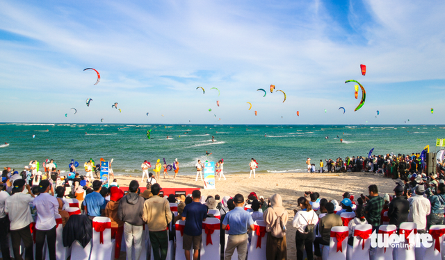 Vietnam’s Khanh Hoa hosts int’l kiteboarding event to boost beach tourism- Ảnh 5.